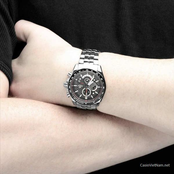 Tại sao bạn nên chọn đồng hồ đeo tay nam dây inox cao cấp